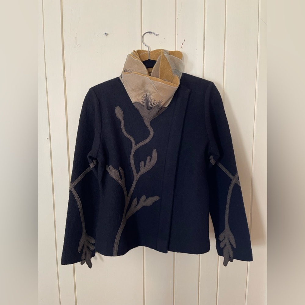 Size Small CoVelo wool zip-up sweater